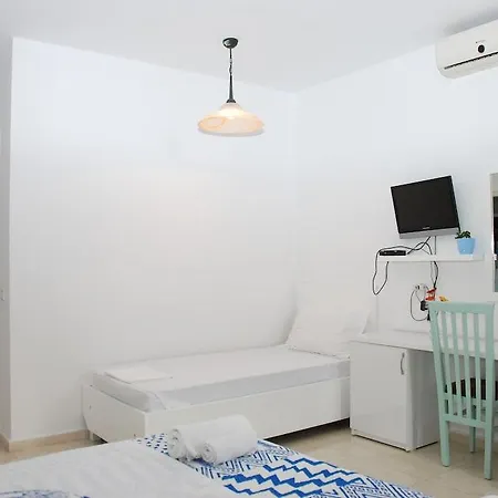 מלון Hotel Saranda 3*