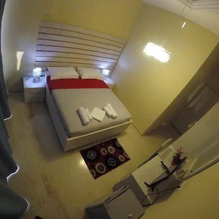 מלון Hotel Saranda סרנדה