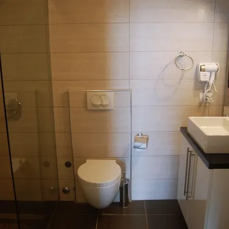 Hotel Saranda 3*